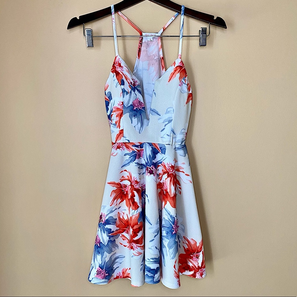 A’GACI | Floral V-Cut Halter Dress